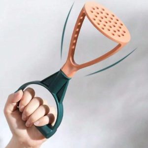 comfortable handle potato masher