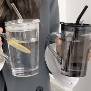 glass travel mug with lid & straw